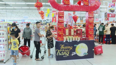 Nh&ocirc;̣n nhịp kh&ocirc;ng khí mua sắm ngày nghỉ l&ecirc;̃