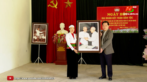 Đồng ch&iacute; Tống Quang Th&igrave;n dự Ng&agrave;y hội Đại đo&agrave;n kết to&agrave;n d&acirc;n tộc tại th&ocirc;n 4, x&atilde; Ph&uacute; Long