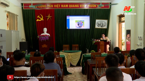 Gia Viễn tuy&ecirc;n truyền ph&aacute;p luật về giao th&ocirc;ng cho học sinh