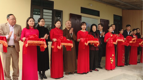 Kh&aacute;nh th&agrave;nh ng&ocirc;i nh&agrave; "Ấm t&igrave;nh đo&agrave;n kết lương - gi&aacute;o" cho hộ ngh&egrave;o 