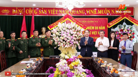 Đồng ch&iacute; Ph&oacute; B&iacute; thư Thường trực Tỉnh ủy Mai Văn Tuất thăm, ch&uacute;c mừng Ng&agrave;y Thầy thuốc Việt Nam 27/2
