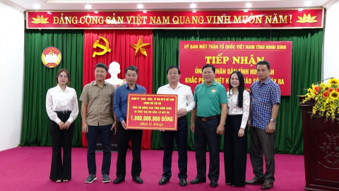 Tiếp nhận ủng hộ nh&acirc;n d&acirc;n khắc phục hậu quả cơn b&atilde;o số 10
