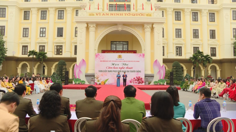 Hội thi cắm hoa nghệ thuật, tr&igrave;nh diễn trang phục C&ocirc;ng an nh&acirc;n d&acirc;n v&agrave; &aacute;o d&agrave;i truyền thống