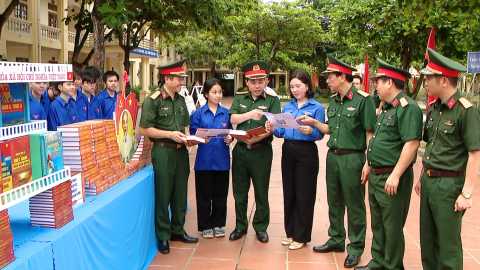 Tăng cường gi&aacute;o dục quốc ph&ograve;ng an ninh gắn với x&acirc;y dựng khu vực ph&ograve;ng thủ vững chắc