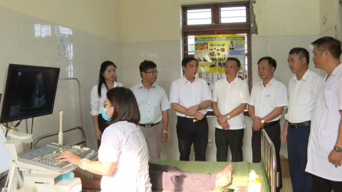 Kh&aacute;m bệnh, cấp ph&aacute;t thuốc miễn ph&iacute; tại x&atilde; Gia Phong