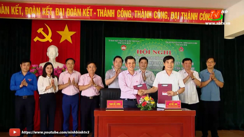 K&yacute; kết chương tr&igrave;nh phối hợp giữa MTTQ v&agrave; chi nh&aacute;nh Ng&acirc;n h&agrave;ng CSXH tỉnh