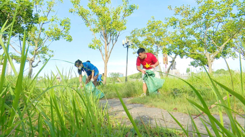 Thanh ni&ecirc;n xung k&iacute;ch bảo vệ m&ocirc;i trường