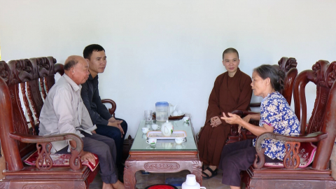 Sư c&ocirc; gi&agrave;u l&ograve;ng thiện nguyện