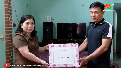 Sở LĐTB&XH thăm, tặng qu&agrave; nạn nh&acirc;n v&agrave; gia đ&igrave;nh c&oacute; th&acirc;n nh&acirc;n bị tai nạn lao động