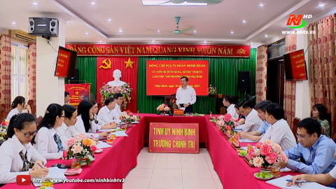 Đồng ch&iacute; B&iacute; thư Tỉnh uỷ l&agrave;m việc với Trường Ch&iacute;nh trị tỉnh