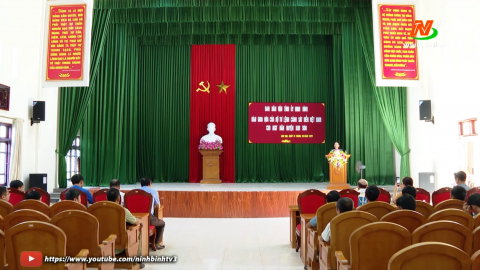 B&agrave;n giao qu&agrave; của Bộ Tư lệnh Cảnh s&aacute;t biển Việt Nam cho ngư d&acirc;n huyện Kim Sơn