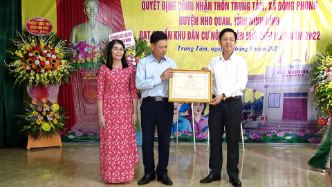 Th&ocirc;n Trung T&acirc;m, x&atilde; Đồng Phong đ&oacute;n bằng c&ocirc;ng nhận khu d&acirc;n cư n&ocirc;ng th&ocirc;n mới kiểu mẫu