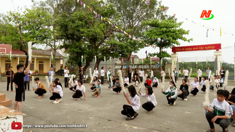 Học sinh Hoa Lư hướng về lễ hội