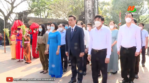 Lễ mở cửa đền tại Lễ hội Cố đ&ocirc; Hoa Lư 