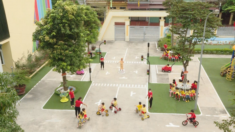Học sinh mần non trở lại trường sau thời gian nghỉ dịch
