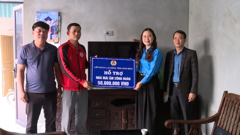 Li&ecirc;n đo&agrave;n lao động tỉnh hỗ trợ nh&agrave; " M&aacute;i ấm c&ocirc;ng đo&agrave;n "