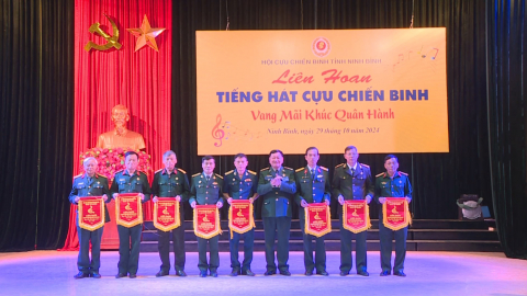 Li&ecirc;n hoan tiếng h&aacute;t Cựu chiến binh tỉnh