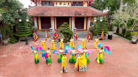 Người giữ hồn qu&ecirc; trong từng c&acirc;u h&aacute;t