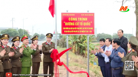 Hội Phụ nữ C&ocirc;ng an tỉnh gắn biển c&ocirc;ng tr&igrave;nh &ldquo;Đường cờ Tổ quốc&rdquo;