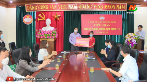 Ủy ban MTTQ Việt Nam tỉnh Ninh B&igrave;nh tiếp nhận ủng hộ ph&ograve;ng, chống dịch Covid-19