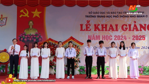 Đồng ch&iacute; B&iacute; thư Tỉnh ủy Đo&agrave;n Minh Huấn dự Lễ khai giảng tại Trường THPT Nho Quan C