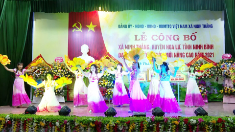 Ninh Thắng đ&oacute;n bằng c&ocirc;ng nhận x&atilde; đạt chuẩn NTM n&acirc;ng cao