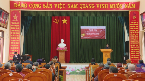 Đảng ủy Khối Cơ quan v&agrave; Doanh nghiệp tỉnh tặng qu&agrave; Tết