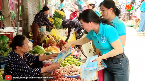 Th&agrave;nh phố Ninh B&igrave;nh v&agrave; huyện Kim Sơn tuy&ecirc;n truyền, vận động người d&acirc;n tham gia BHXH, BHYT
