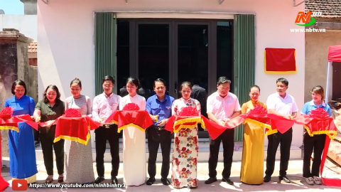 Hội Doanh nh&acirc;n trẻ Ninh B&igrave;nh tổ chức kh&aacute;nh th&agrave;nh nh&agrave; nh&acirc;n &aacute;i cho hộ cận ngh&egrave;o
