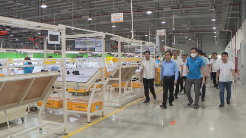 Đồng ch&iacute; Chủ tịch UBND tỉnh kiểm tra tại cụm c&ocirc;ng nghiệp Gia Ph&uacute;