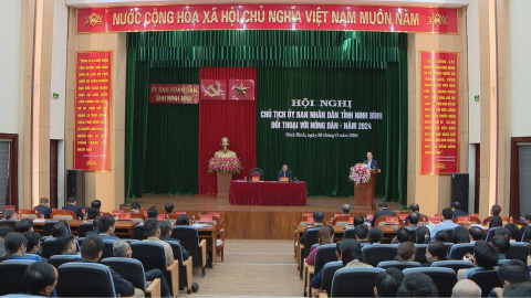 Đồng ch&iacute; Chủ tịch UBND tỉnh đối thoại với n&ocirc;ng d&acirc;n 