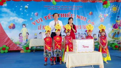 Thăm ch&uacute;c mừng nh&acirc;n ng&agrave;y Quốc tế thiếu nhi 1/6