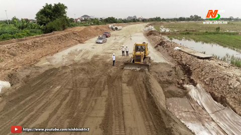 Kh&iacute; thế thi đua tr&ecirc;n c&aacute;c c&ocirc;ng tr&igrave;nh ch&agrave;o mừng 30 năm t&aacute;i lập huyện Y&ecirc;n M&ocirc;