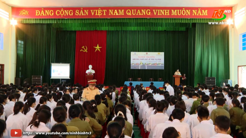 Tuy&ecirc;n truyền kiến thức ph&aacute;p luật về giao th&ocirc;ng cho học sinh Trường THPT Y&ecirc;n M&ocirc; B