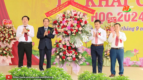 Đồng ch&iacute; Ph&oacute; B&iacute; thư Thường trực Tỉnh ủy dự khai giảng tại Trường THPT Y&ecirc;n M&ocirc; B