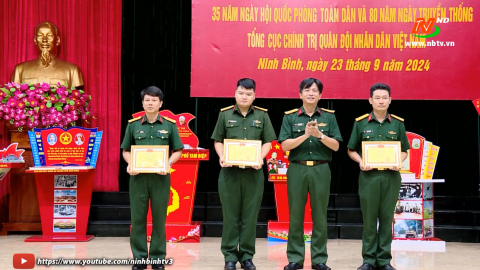 Bộ CHQS tỉnh trao giải cuộc thi t&igrave;m hiểu 80 năm ng&agrave;y th&agrave;nh lập QĐND Việt Nam