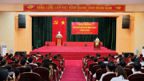 C&ocirc;ng bố quyết định của Ban Thường vụ Tỉnh ủy về c&ocirc;ng t&aacute;c c&aacute;n bộ