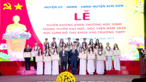 Kim Sơn tuy&ecirc;n dương, khen thưởng học sinh đạt th&agrave;nh t&iacute;ch cao