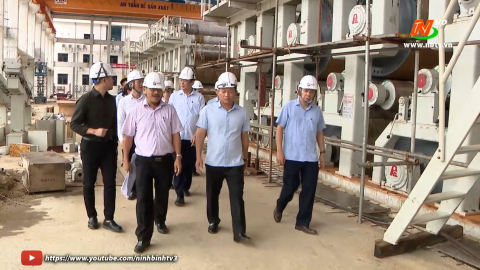 Đồng ch&iacute; Nguyễn Cao Sơn kiểm tra t&igrave;nh h&igrave;nh đầu tư, sản xuất, kinh doanh tại Cụm c&ocirc;ng nghiệp Văn Phong