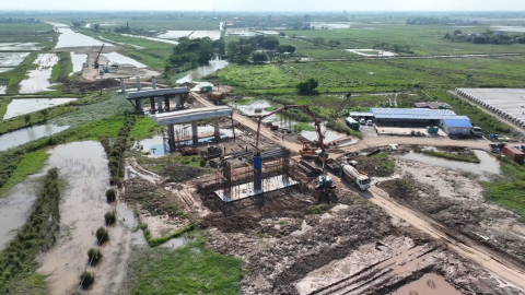 Đẩy nhanh tiến độ c&aacute;c c&ocirc;ng tr&igrave;nh giao th&ocirc;ng trọng điểm li&ecirc;n kết v&ugrave;ng