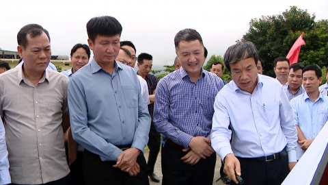 Thường trực Tỉnh ủy khảo s&aacute;t  x&acirc;y dựng bến thuyền V&acirc;n Long  v&agrave; kh&ocirc;i phục, kết nối c&aacute;c d&ograve;ng s&ocirc;ng cổ