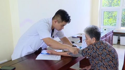 N&acirc;ng cao chất lượng chăm s&oacute;c, điều dưỡng người c&oacute; c&ocirc;ng
