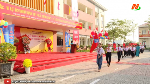 Đồng ch&iacute; Trưởng Ban Nội ch&iacute;nh Tỉnh ủy L&ecirc; Hữu Qu&yacute; dự khai giảng tại Trường THCS Ninh Giang