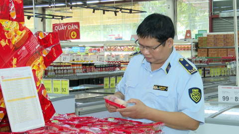 Thị trường b&aacute;nh trung thu - Bảo đảm an to&agrave;n, ngăn h&agrave;ng giả