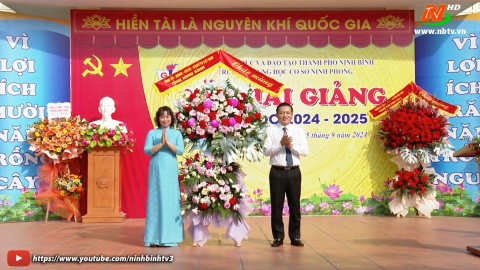 Đồng ch&iacute; Ph&oacute; Chủ tịch UBND tỉnh Nguyễn Cao Sơn dự khai giảng tại Trường THCS Ninh Phong