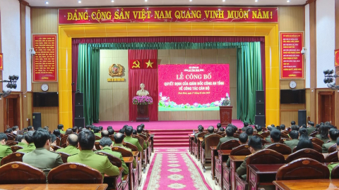 Lễ c&ocirc;ng bố c&aacute;c Quyết định của Gi&aacute;m đốc C&ocirc;ng an tỉnh Ninh B&igrave;nh về c&ocirc;ng t&aacute;c c&aacute;n bộ