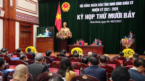 HĐND tỉnh nghe c&aacute;c b&aacute;o c&aacute;o, tờ tr&igrave;nh