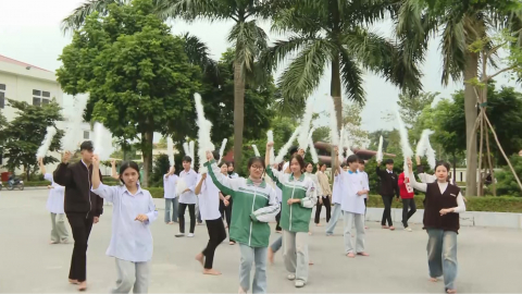 Mang n&eacute;t đẹp "Diễn t&iacute;ch cờ lau" đến với Lễ hội đường phố