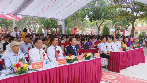 Trường THPT Tạ Uy&ecirc;n kỷ niệm ng&agrave;y Nh&agrave; gi&aacute;o Việt Nam