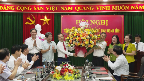 C&ocirc;ng bố Quyết định của Chủ tịch UBND tỉnh Ninh B&igrave;nh về c&ocirc;ng t&aacute;c c&aacute;n bộ